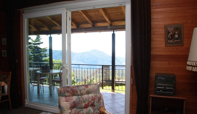 Villa in a sunny location on a large property with panoramic views of the lake, inexpensive