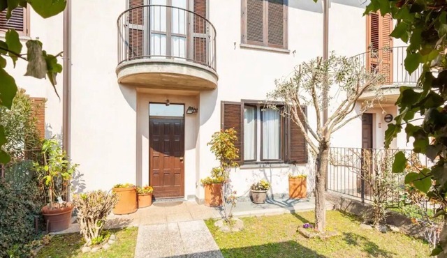 Villa in front of Monza Park (Netflix)n