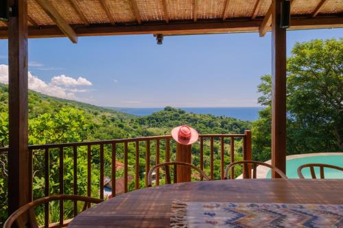Villa Layan Hillside Residency with views and infinity pool in Amed