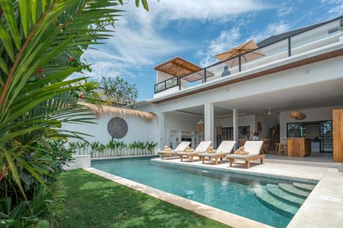 Villa Mayasa - 4BR Private Luxury Villa with Rooftop near Seseh Beach