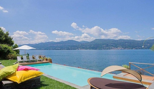 Villa Nivora: An elegant and welcoming two-story villa located right on the Lake Maggiore, with Free WI-FI.