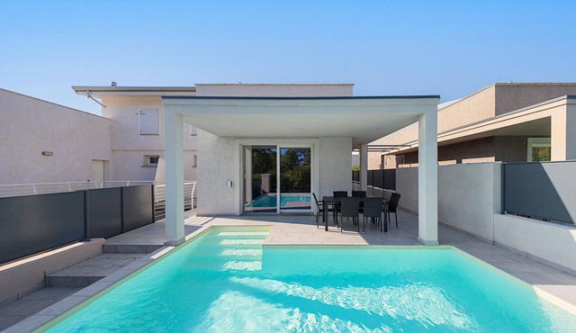 Villa Prestige 23 with pool