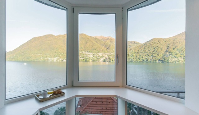 Villa Regina Retreat with Pool & Lake View
