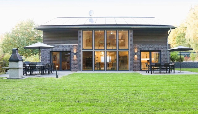 Villa Thormarcon, Plauer See, 20 Gäste, Sauna+Pool