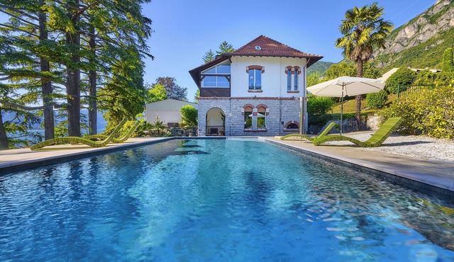 Villa 'Velia' with Lake View, Wi-Fi and Air Conditioning