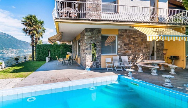 Villa with private pool and dream view in Tronzano