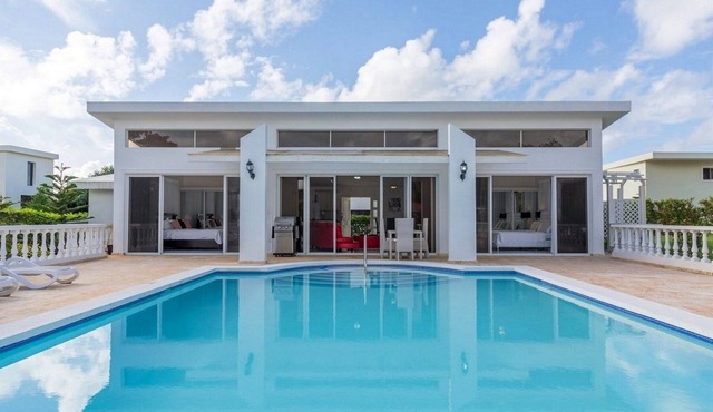 Villa with 2 bedrooms and 2 bathrooms available for long-term rentals