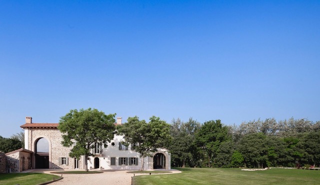 VILLA WITH 8 BEDS