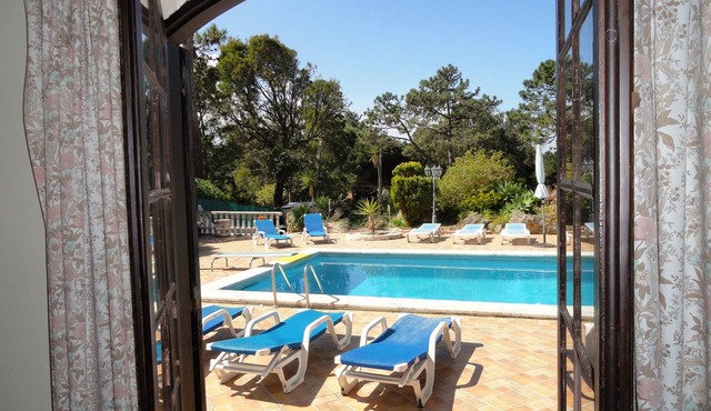 Villa with heated Pool, for 12 adults, near the Beach, Sintra area, Lisbon Coast