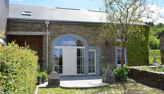 Villa with hottub in calm area
