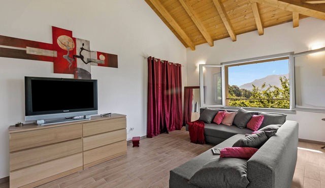 Viola Apartment, Casalzuigno, Italy