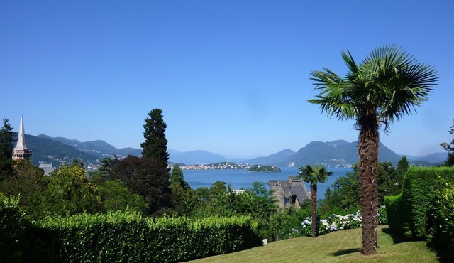 VISTA CASTELLO - Apartment with lake and panoramic views + private garage!