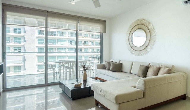 w*|Luxury 2BR w/Balcony in Sunset Beach