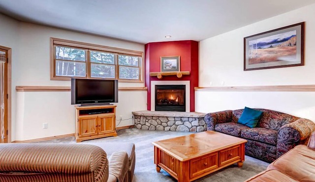Walk to Main Street + Private Hot Tub - Cozy Breck Condo Near Quicksilver Lift