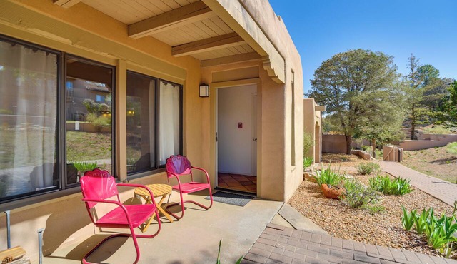 Walk to Santa Fe Plaza: Condo w/Pool & Hot Tub!