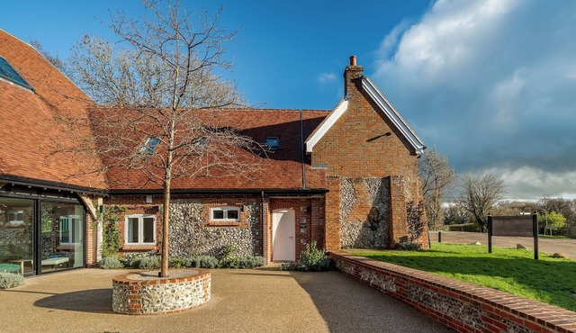 Wallace Hill Cottage - Garsington Studios - Pass the Keys