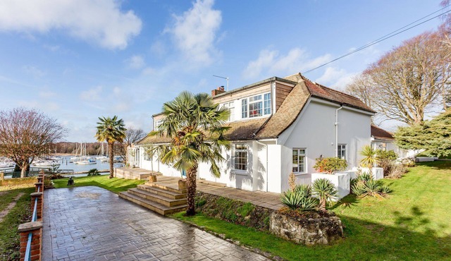 Watersedge House - Luxury Cottages