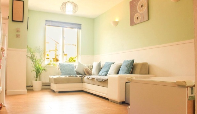 Welcome Home Twin Bedroom near Heathrow, London