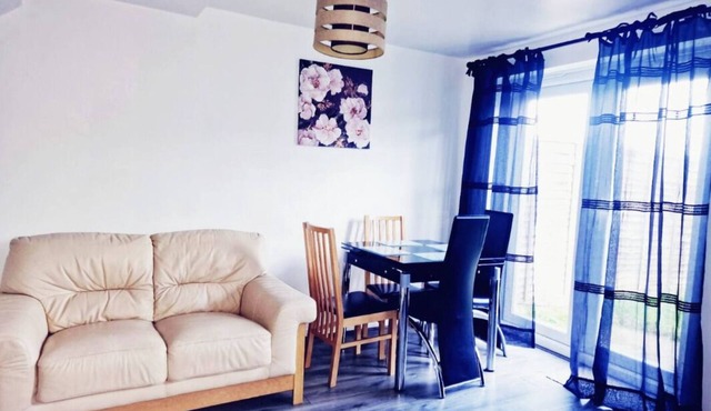 Welcoming 2-bedroom home with free WI-FI & Parking