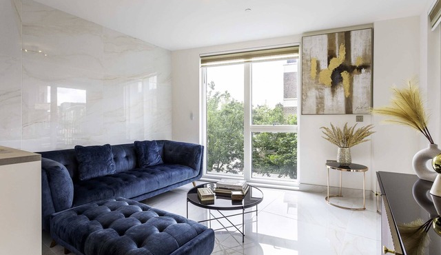 White Elegant Tranquility, Park Side Life