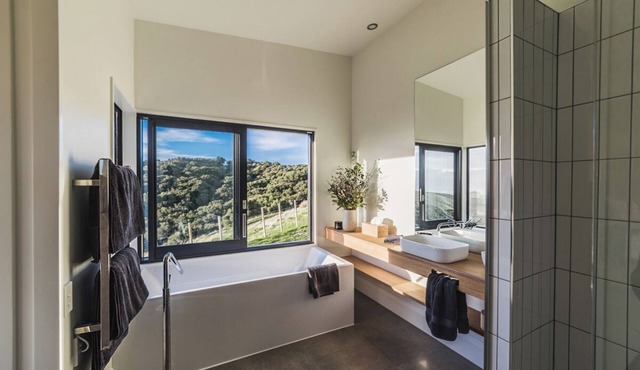Whitimanuka Retreat - Your ultimate private getaway with incredible views.