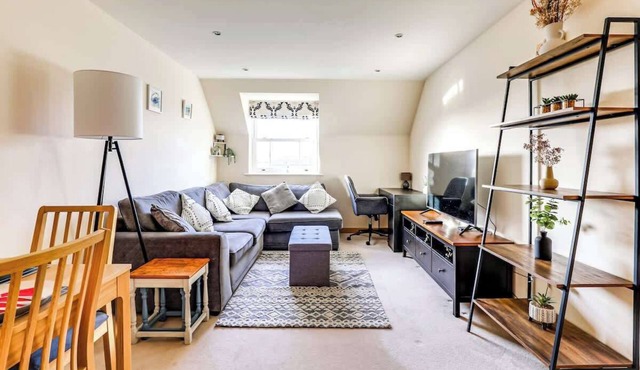 Whole 2 Bed Flat - Contractors, Families & More