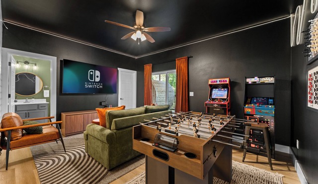 Wilderhaus-Sauna-GameRoom-3 KINGS-PlayRoom-1mi SDC-HotTub-RockClimbing-NinSwitch