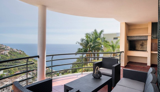 With barbecue and sea view balcony - Palmasol