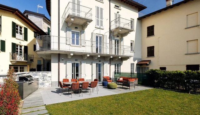 Wonderful apartment right on Lake Como’s shoreline with a pool! Apartment Andrea