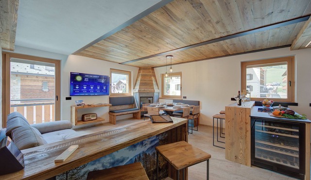 Wood House Livigno Ski in - Ski out 10m, Livigno, Italy