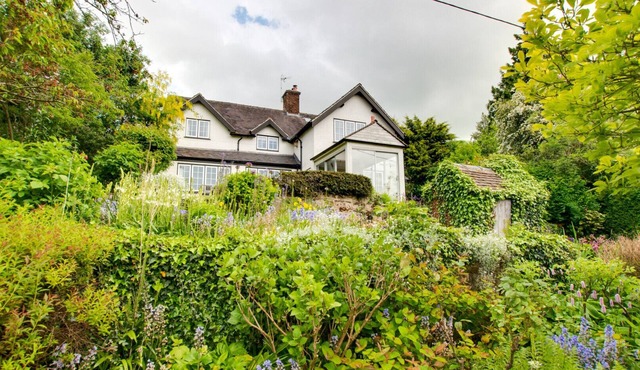 Woodside - Four Bedroom House, Sleeps 8