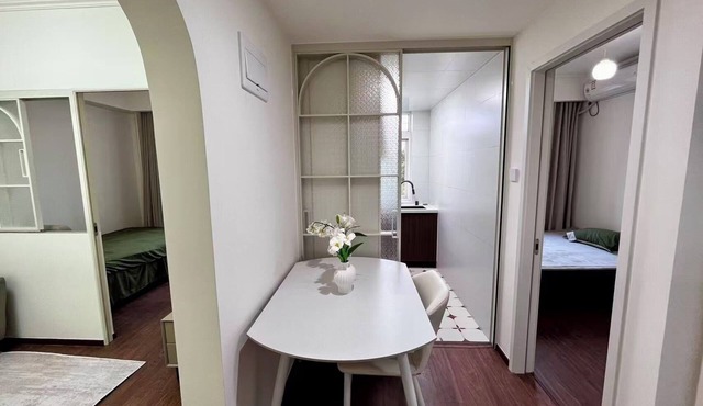 Yonghe House – Modern Stay Near Lama Temple