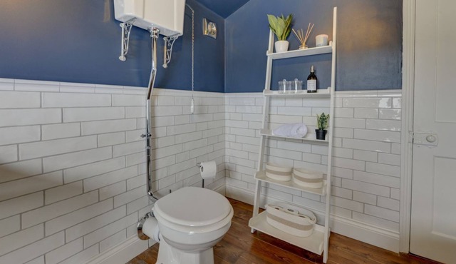 York Street House | A Calm & Stylish 2BR Terrace House with Garden | eco-Short Term Let by SILVA