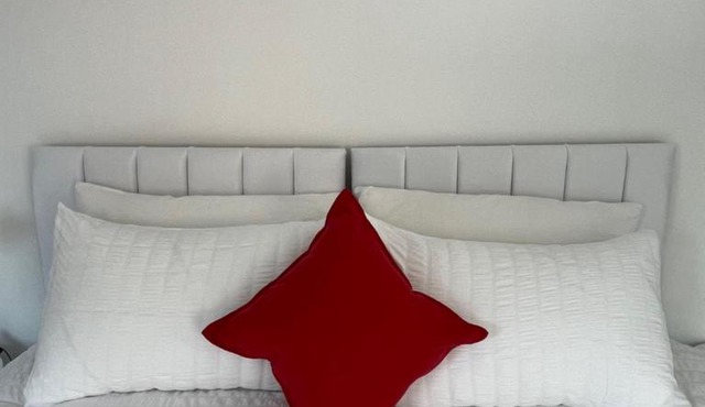 Yugogo One-Bedroom Apartment 37 London Road