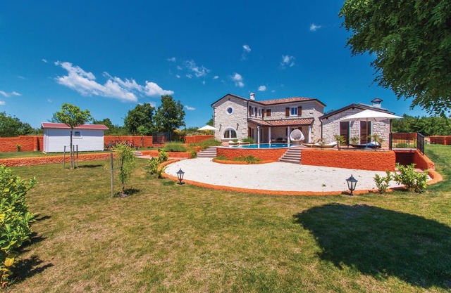4 bedroom accommodation in Cabrunici