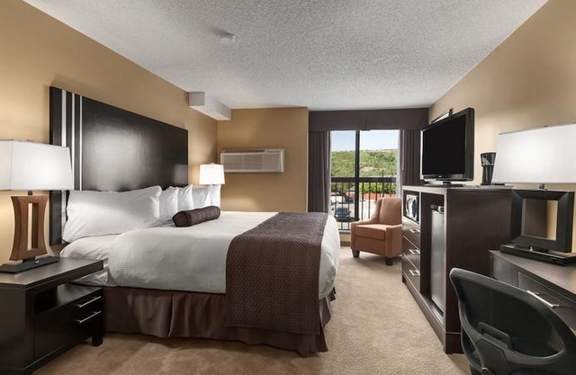 Days Inn by Wyndham Calgary Northwest Calgary