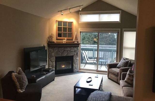 Enjoy Whistler in this Mountainside Home!