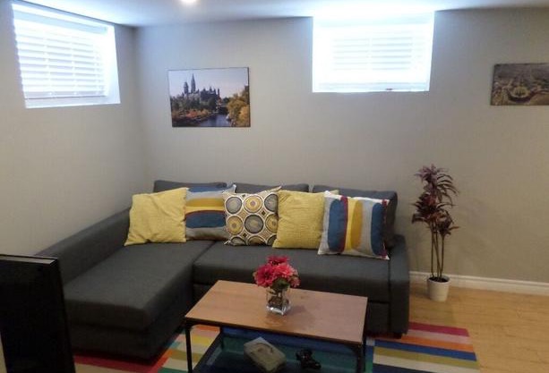 Fantastic and Modern Downtown 1-Bed Basement Apt., parking Wi-Fi and Netflix included