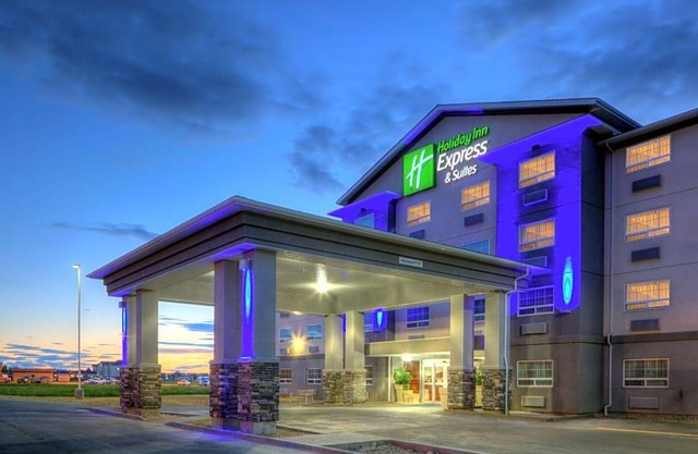 Holiday Inn Express & Suites Dawson Creek, an IHG Hotel