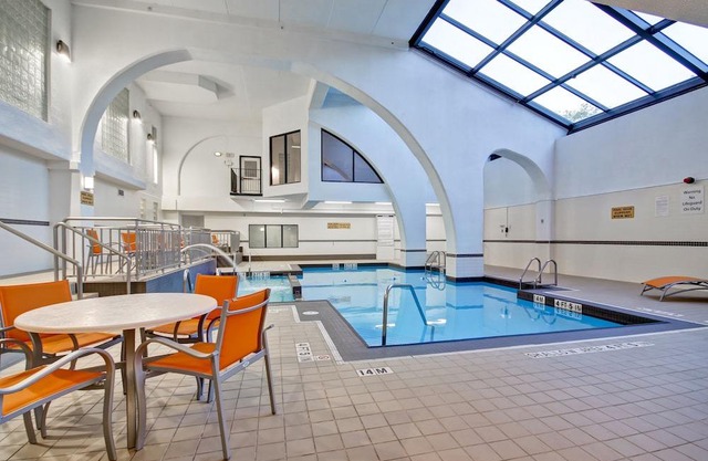 Holiday Inn & Suites Windsor Ambassador Bridge, an IHG Hotel