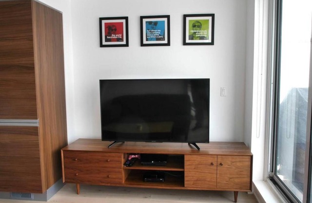 Luxury 2BR Condo in Popular Queen West