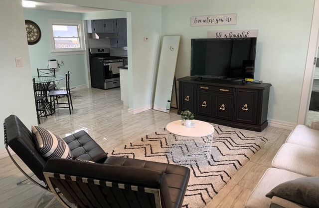 Newly renovated 3 bedrooms beach house in Crystal Beach