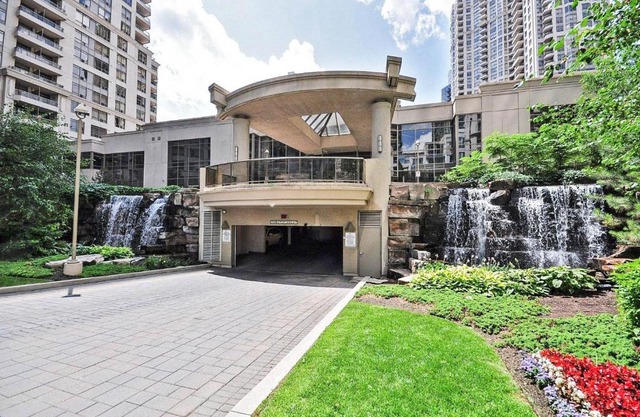 PlanURstay -Luxurious Grand Penthouse in Mississauga Square one