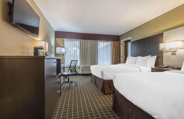 Quality Inn & Suites Downtown Windsor