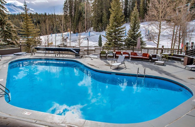 Ski-in/Ski-out + Private Balcony, 9 Hot Tubs/Pools