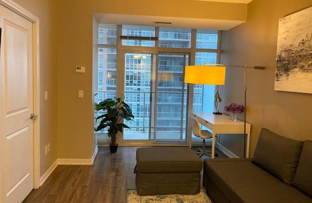 Spacious Suite Steps to King+Queen West Lake Views