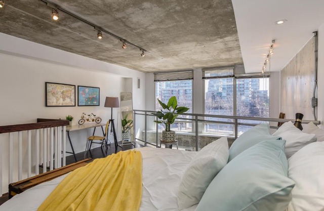 Sunlit Luxury Loft on King West