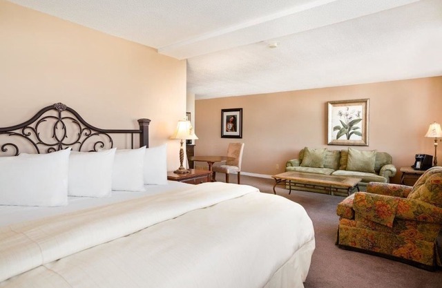 The Senator Hotel & Conference Center Timmins