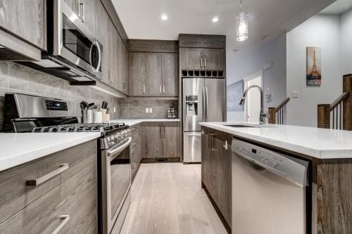 Three-Bedroom House with Walk-in Closet #29 Sunalta Downtown