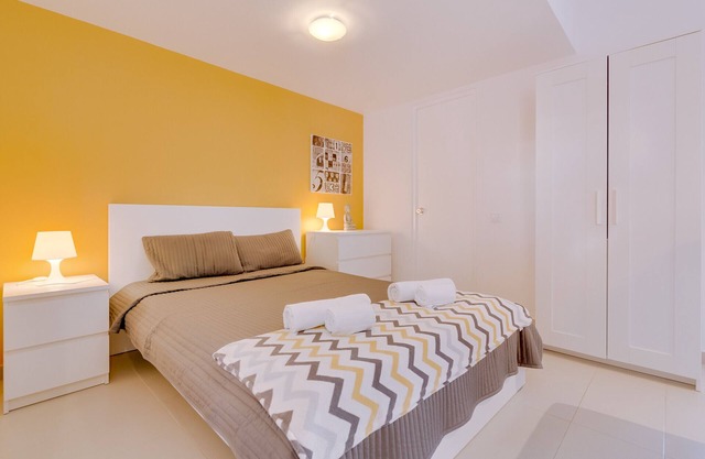 Yellow Studio Apartment